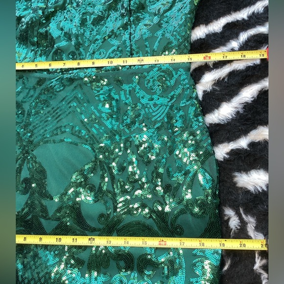 Emerald Green Sequin Off Shoulder Long Sleeve Mermaid Gown. B22 - Picture 12 of 17
